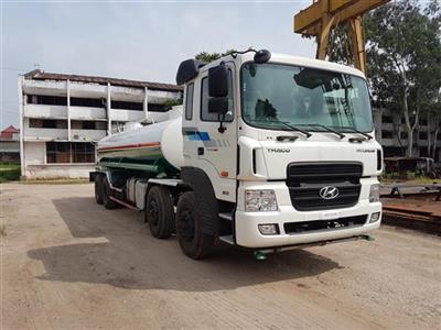 Xe phun nước rửa đường 4 chân hyundai 17 khối Model 2026