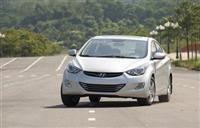 Hyundai Elantra - cuộc chơi chưa cân sức