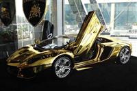 Mô hình Aventador bằng vàng giá 7,5 triệu USD